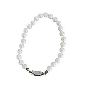 Vintage pearl bracelet with silver tone clasp